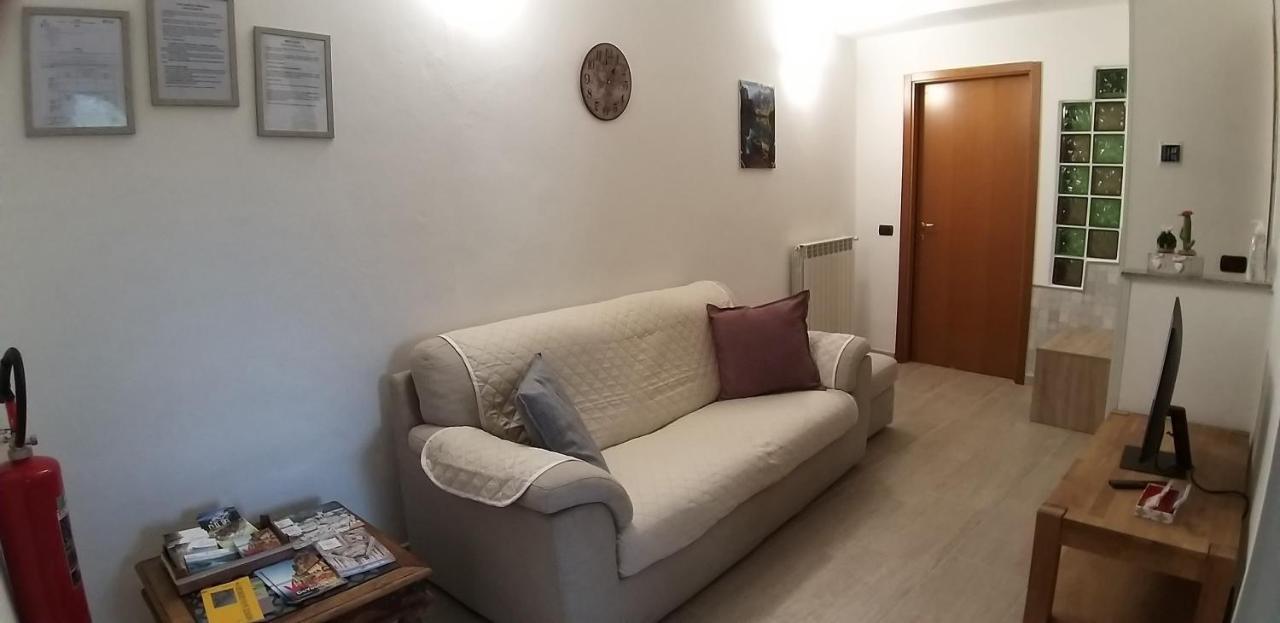 Marianna Casa Vacanza Azzate Exterior foto